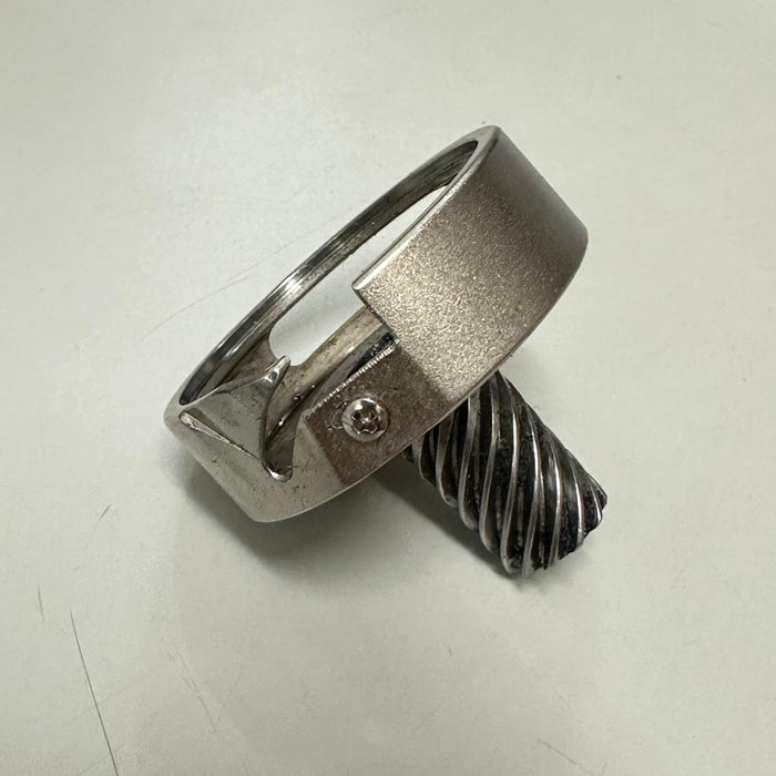 Rotary hook;
Guarantee To Fit: SINGER BRAND
Model: 4423; 4432; 5532