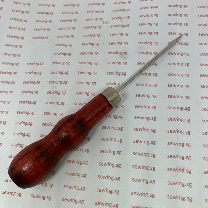 Wooden Handle Sewing Awl – Precision Leather & Fabric Punch Tool