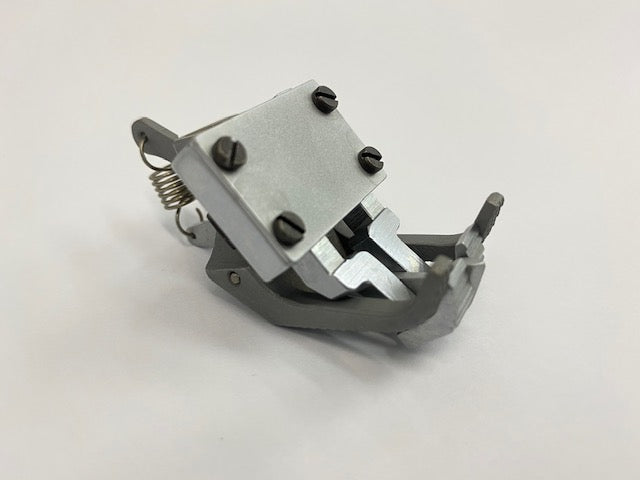 Walking Foot with flexible centre guide and compensating capability