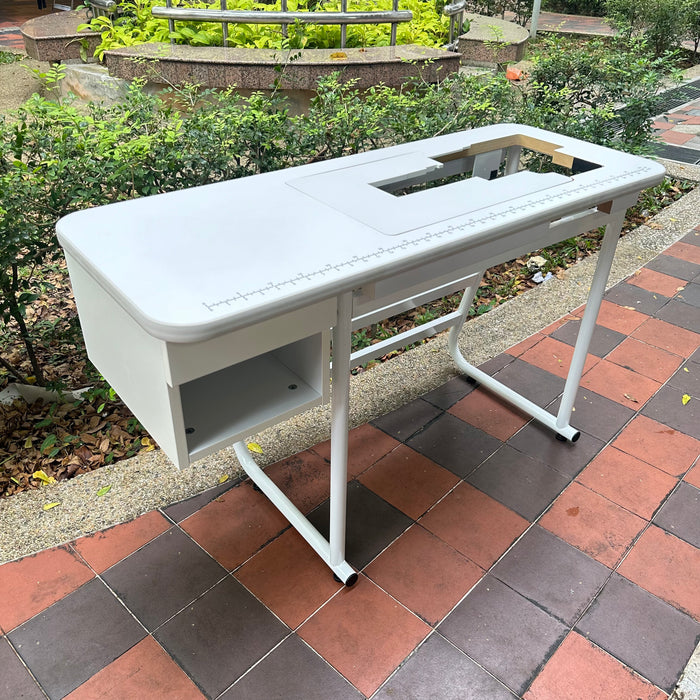 Table and stand; Janome Memory Craft 9450QCP